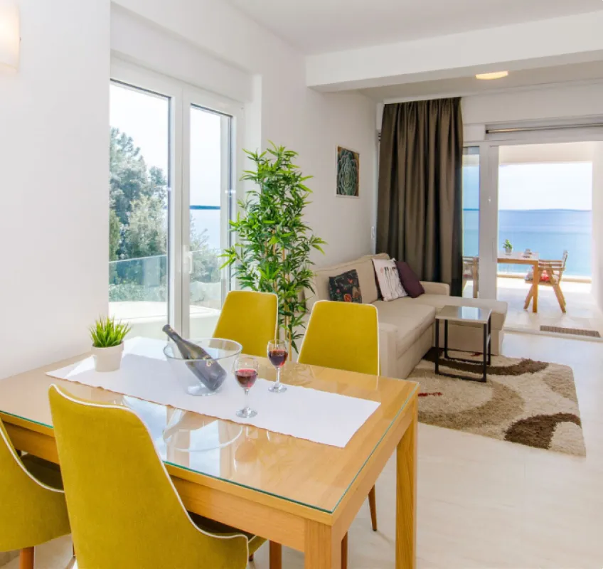 5 Villa Interior Living Room And Table